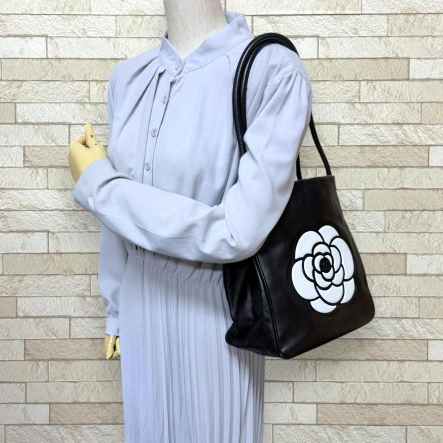 シャネル カメリア トートバッグ レザー A20856 ブラック レディース CHANEL 中古の画像