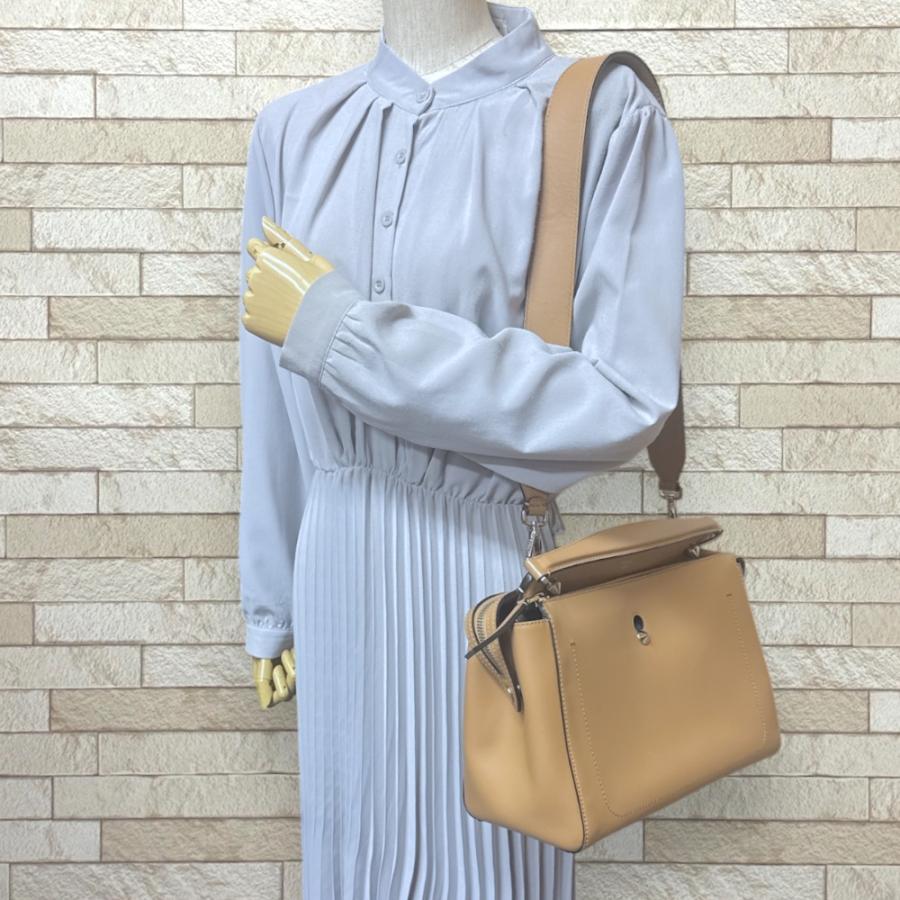 FENDI オフホワイト ベージュ レザー ハンドバッグ ［スカーフ付き］ FENDI - フェンディ ショルダーバッグ バゲット チェーン ミディ