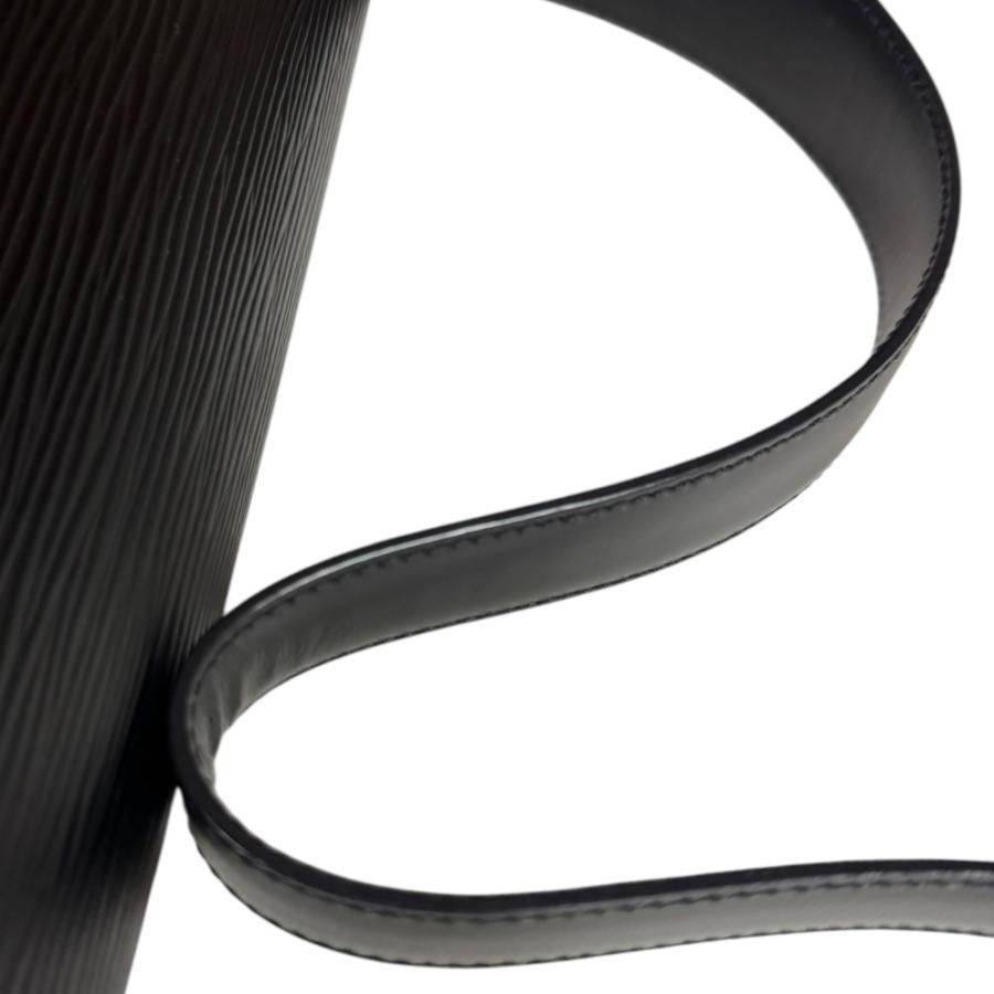 LOUIS VUITTON（ルイ・ヴィトン） ノクターンGM エピ ショルダーバッグ