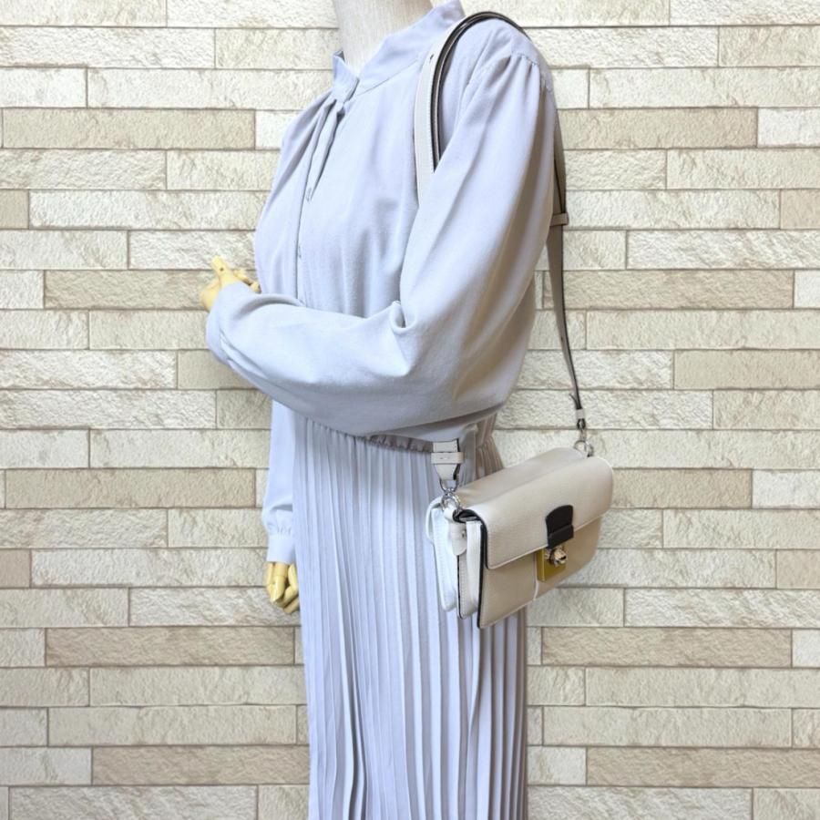 メゾンマルジェラ ニューロック　ホリゾンタル ショルダーバッグ レザー SB1WD0002 ベージュ レディース MaisonMargiela  中古 メゾンマルジェラ ニューロック ホリゾンタル ショルダーバッグ レザー