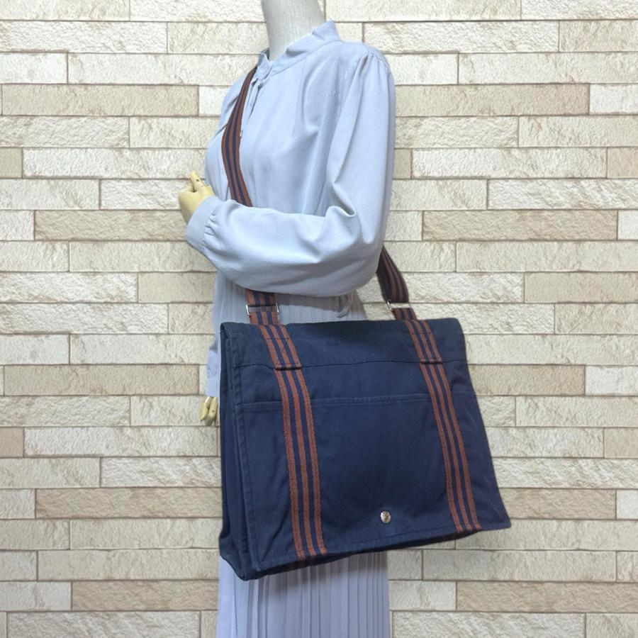 【良品】エルメス フールトゥ バサスMMネイビー メッセンジャーバッグ A4可 良品】エルメス フールトゥ バサスMMネイビー メッセンジャー