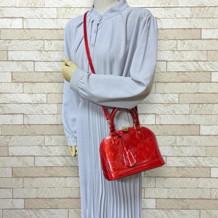 ルイヴィトン アルマBB ヴェルニ ショルダーバッグ モノグラムヴェルニ M91606 レッド レディース LOUIS VUITTON  中古 LOUIS VUITTON（ルイ・ヴィトン） アルマBB ヴェルニ ショルダーバッグ