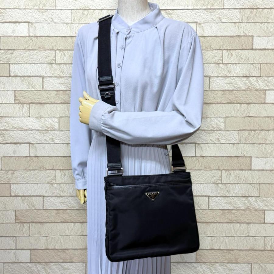 プラダ ショルダーバッグ リナイロン 2VH118 ブラック メンズ PRADA  中古 PRADA（プラダ） ショルダーバッグ リナイロン 2VH118 ブラック メンズ