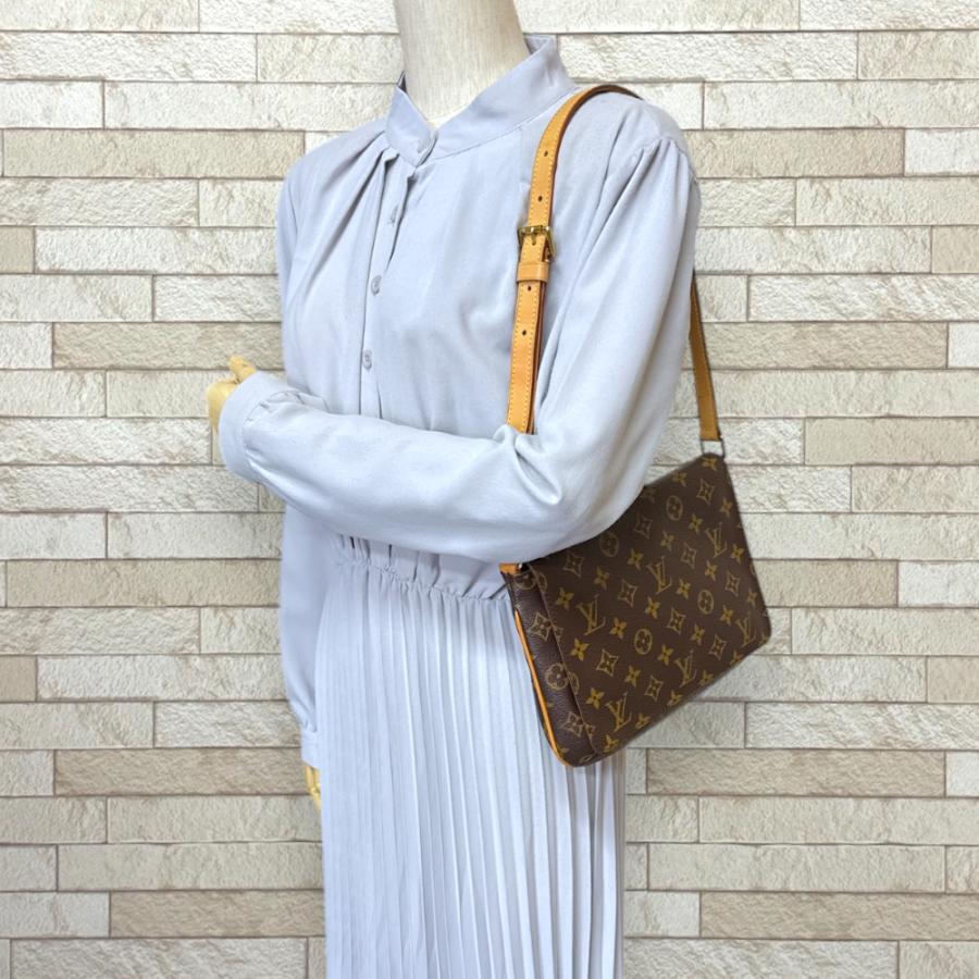 LOUIS VUITTON ルイヴィトン ミュゼットタンゴ ショート