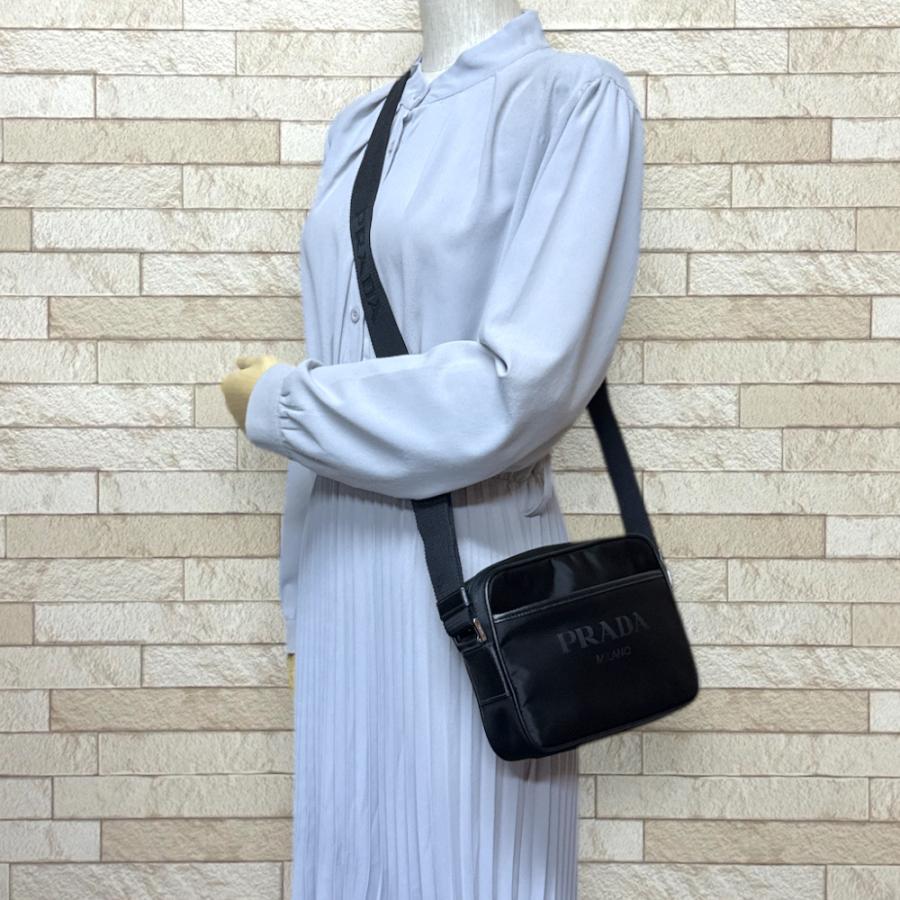 新品 PRADA プラダ Re-Nylon メッセンジャーバッグ 2VH144 PRADA プラダ Re-Nylon メッセンジャーバッグ 2VH144 ブラック