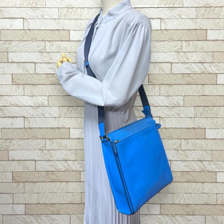 フェンディFENDI キャナイブルーレザー ショルダーバッグ FENDI（フェンディ） ショルダーバッグ レザー 7VA319 ブルー メンズ