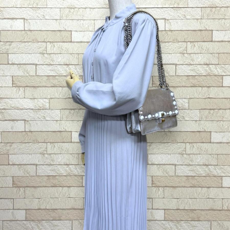 フェンディ キャナイ ミニ ショルダーバッグ レザー 8M0381 シルバー レディース FENDI  中古 FENDI（フェンディ） キャナイ ミニ ショルダーバッグ レザー 8M0381
