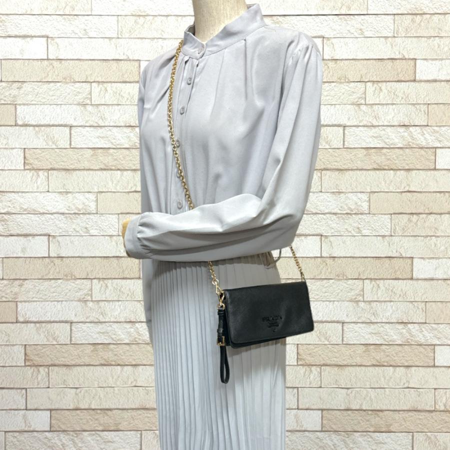 PRADA（プラダ） サフィアーノ ウォレットチェーン レザー 1DH029