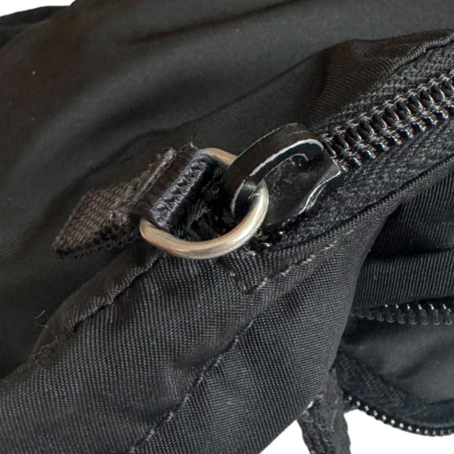 良品✨プラダ　ナイロン　ウエストポーチ　三角プレート　アクセサリー　2VL056 2025年最新】プラダ ウエスト ポーチの人気アイテム - メルカリ 良品