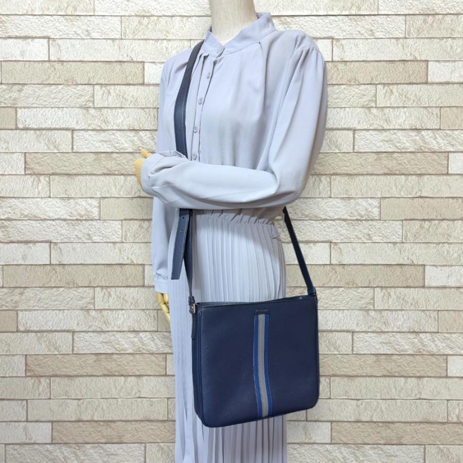 PRADA（プラダ） サフィアーノ ショルダーバッグ レザー V1082R