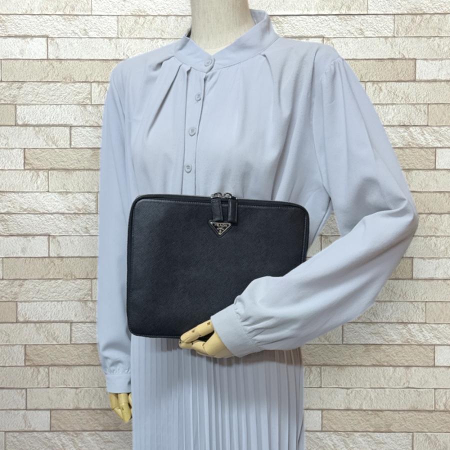 PRADA レザー クラッチバッグ ブラック 【公式通販】
