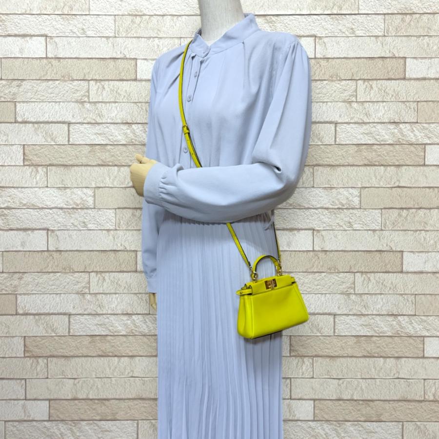 FENDI（フェンディ） マイクロピーカブー ショルダーバッグ レザー