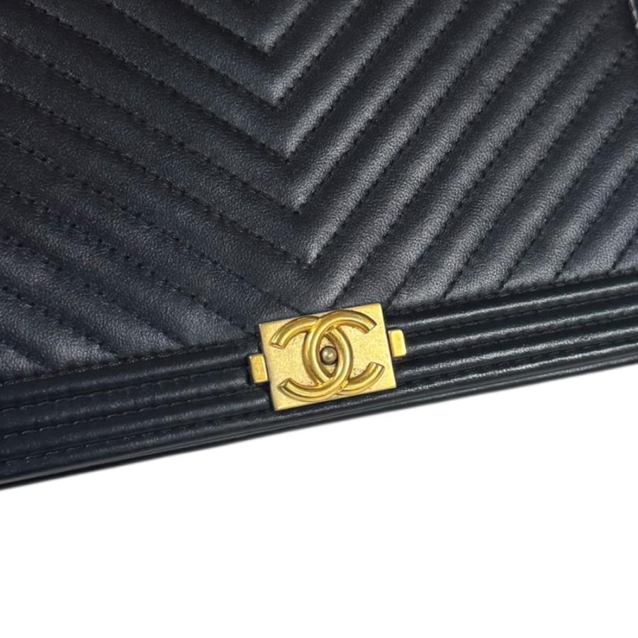 CHANEL（シャネル） ボーイシャネル Vステッチ ショルダーバッグ