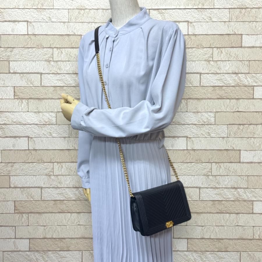 CHANEL（シャネル） ボーイシャネル Vステッチ ショルダーバッグ