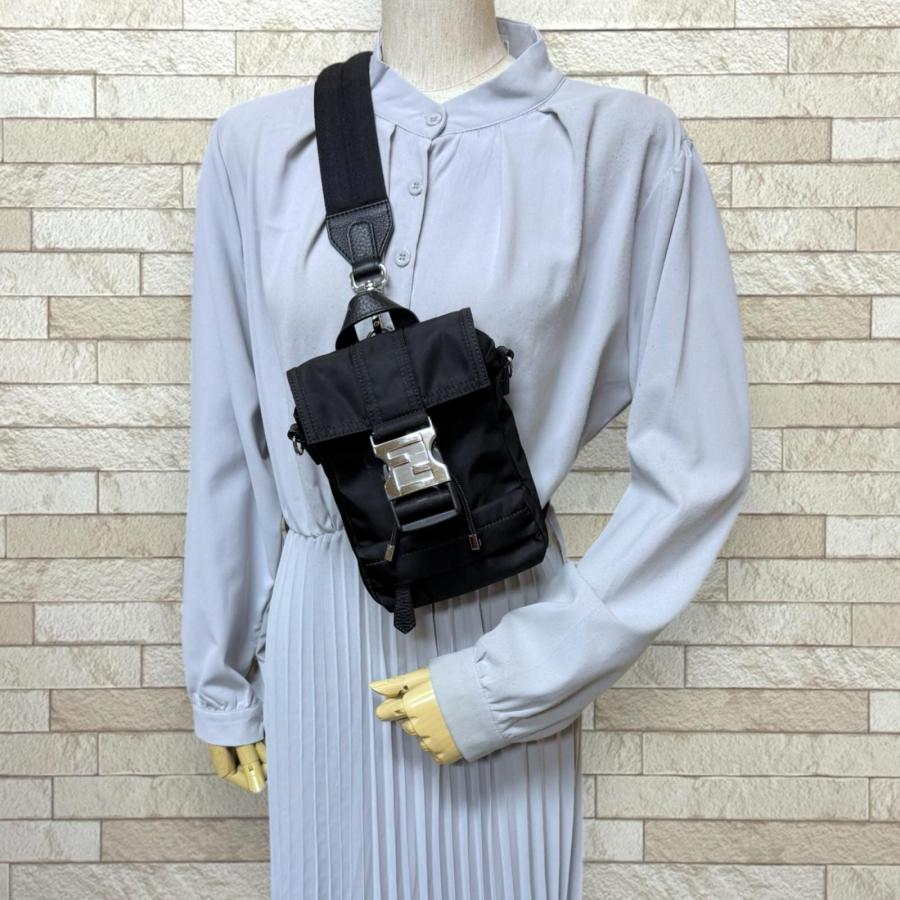 フェンディ フェンディネス ショルダーバッグ ナイロン 7VZ068 ブラック ユニセックス FENDI  中古 FENDI（フェンディ） フェンディネス ショルダーバッグ ナイロン