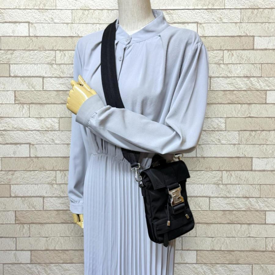 フェンディ フェンディネス ショルダーバッグ ナイロン 7VZ068 ブラック ユニセックス FENDI  中古 FENDI（フェンディ） フェンディネス ショルダーバッグ ナイロン