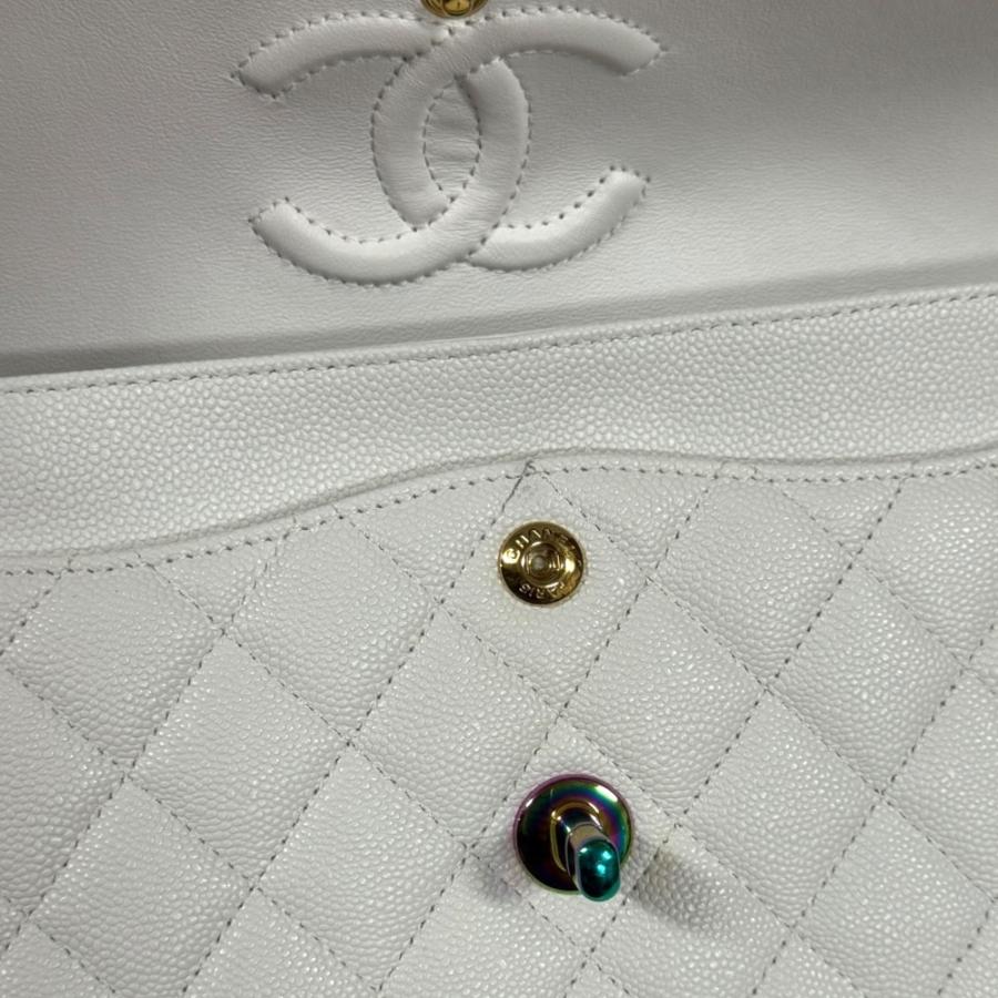 シャネル マトラッセ ショルダーバッグ キャビアスキン A01113 ホワイト レディース CHANEL  中古 CHANEL（シャネル） マトラッセ ショルダーバッグ キャビアスキン