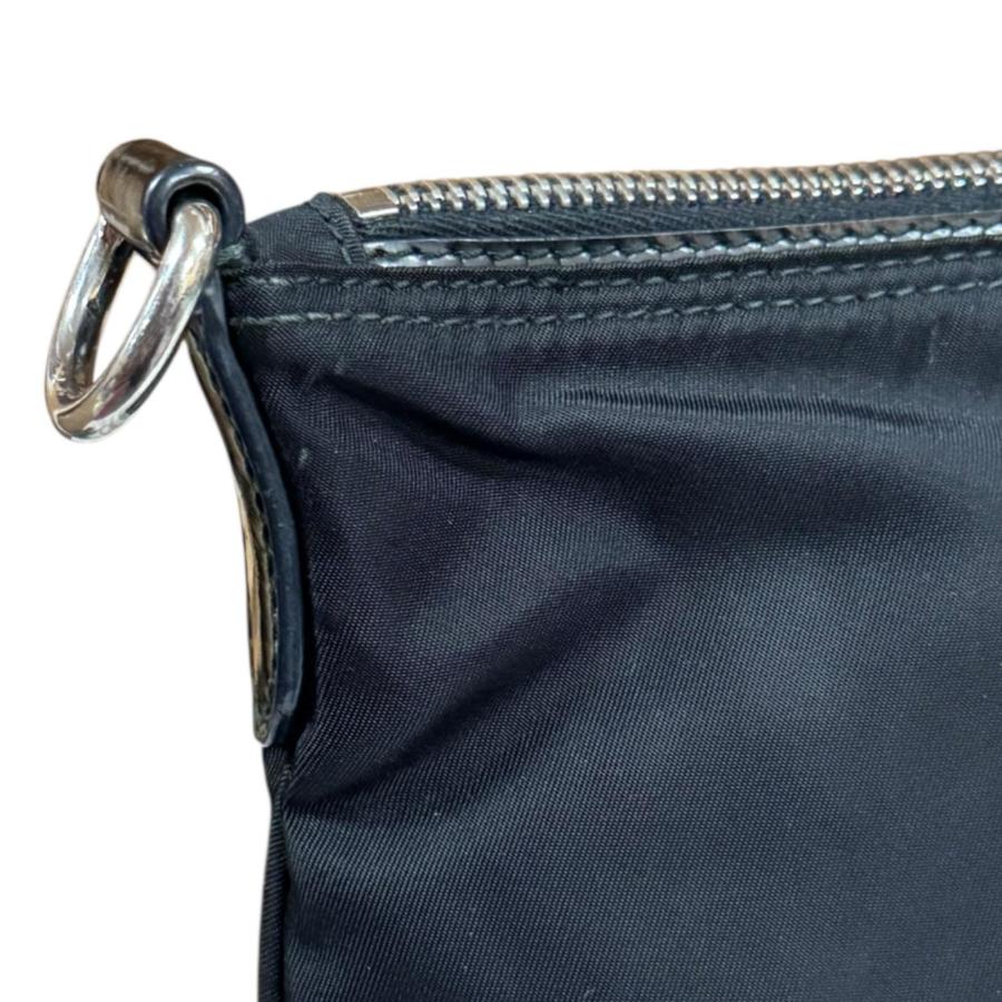 プラダ ショルダーバッグ ナイロン ブラック ユニセックス PRADA  中古 PRADA（プラダ） ショルダーバッグ ナイロン ブラック ユニセックス