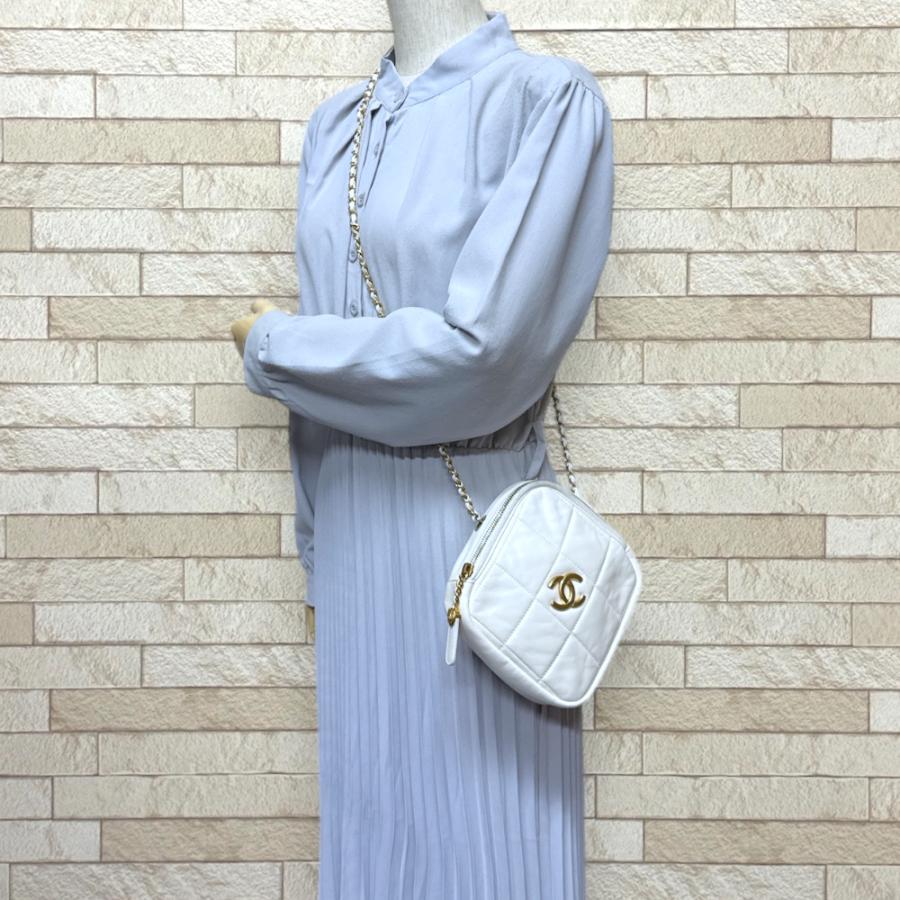 シャネル マトラッセ ショルダーバッグ ラムスキン ホワイト レディース CHANEL  中古 CHANEL（シャネル） マトラッセ ショルダーバッグ ラムスキン ホワイト