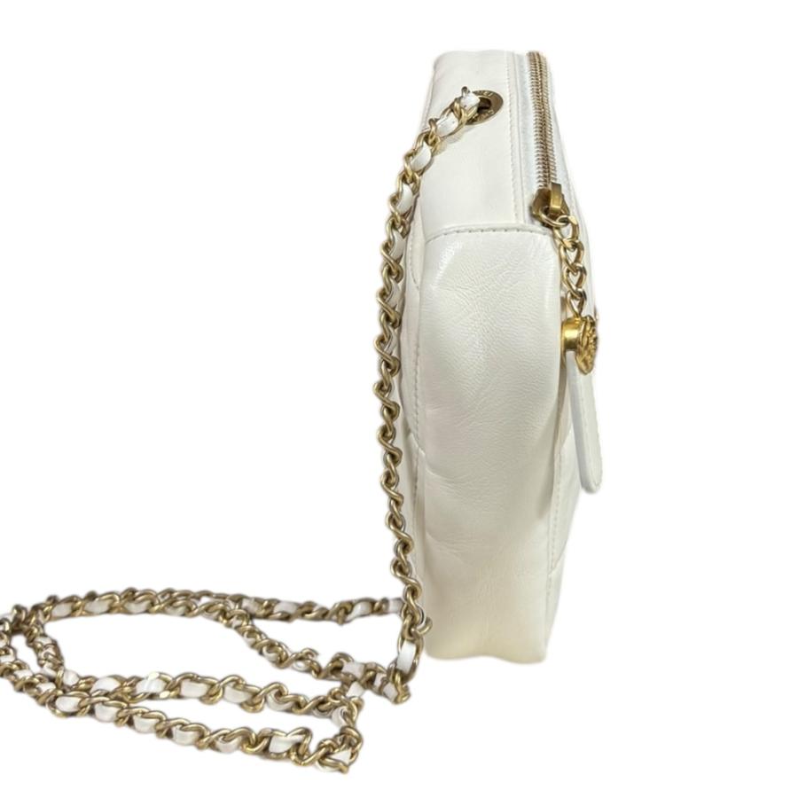 CHANEL（シャネル）のヴィンテージショルダーバッグ、ホワイトラムスキン CHANEL（シャネル） マトラッセ ショルダーバッグ ラムスキン ホワイト