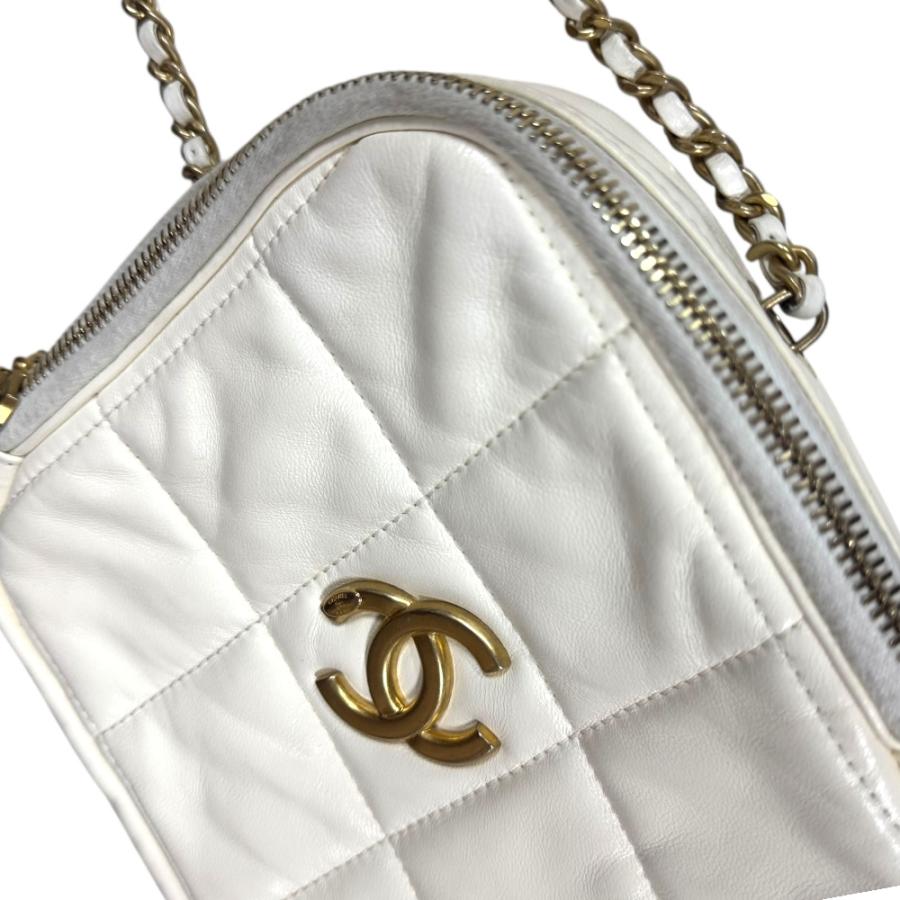 CHANEL（シャネル） マトラッセ ショルダーバッグ ラムスキン ホワイト