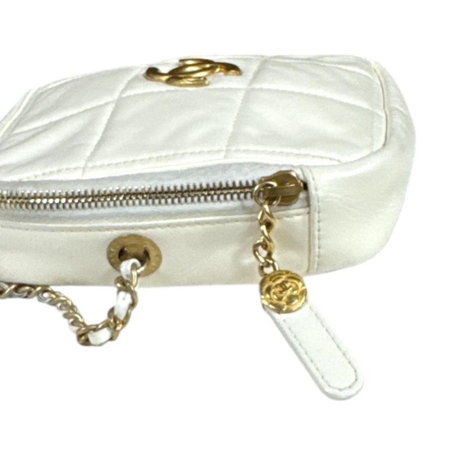シャネル マトラッセ ショルダーバッグ ラムスキン ホワイト レディース CHANEL  中古 CHANEL（シャネル） マトラッセ ショルダーバッグ ラムスキン ホワイト