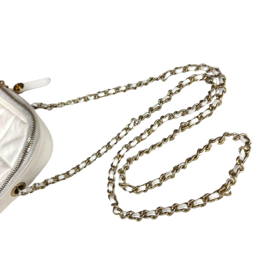 CHANEL（シャネル） マトラッセ ショルダーバッグ ラムスキン ホワイト