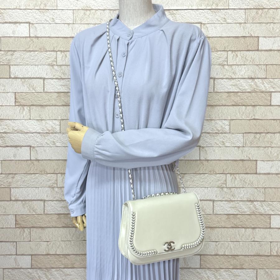 CHANEL（シャネル） ショルダーバッグ レザー ホワイト レディース