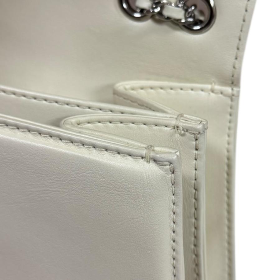 CHANEL（シャネル） ショルダーバッグ レザー ホワイト レディース
