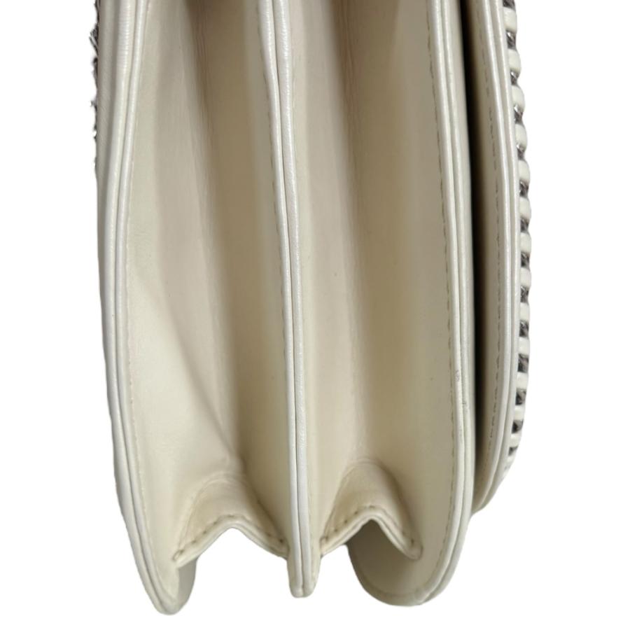 シャネル ショルダーバッグ レザー ホワイト レディース CHANEL  中古 R&Kリサイクルキング CHANEL（シャネル） ショルダーバッグ レザー ホワイト レディース