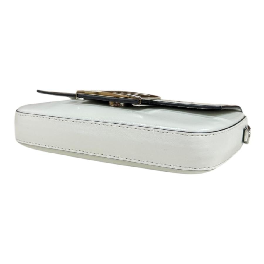 フェンディ バケットフォンポーチ ショルダーバッグ レザー 7AS142 ホワイト レディース FENDI  中古 R&Kリサイクルキング FENDI（フェンディ） バケットフォンポーチ ショルダーバッグ レザー