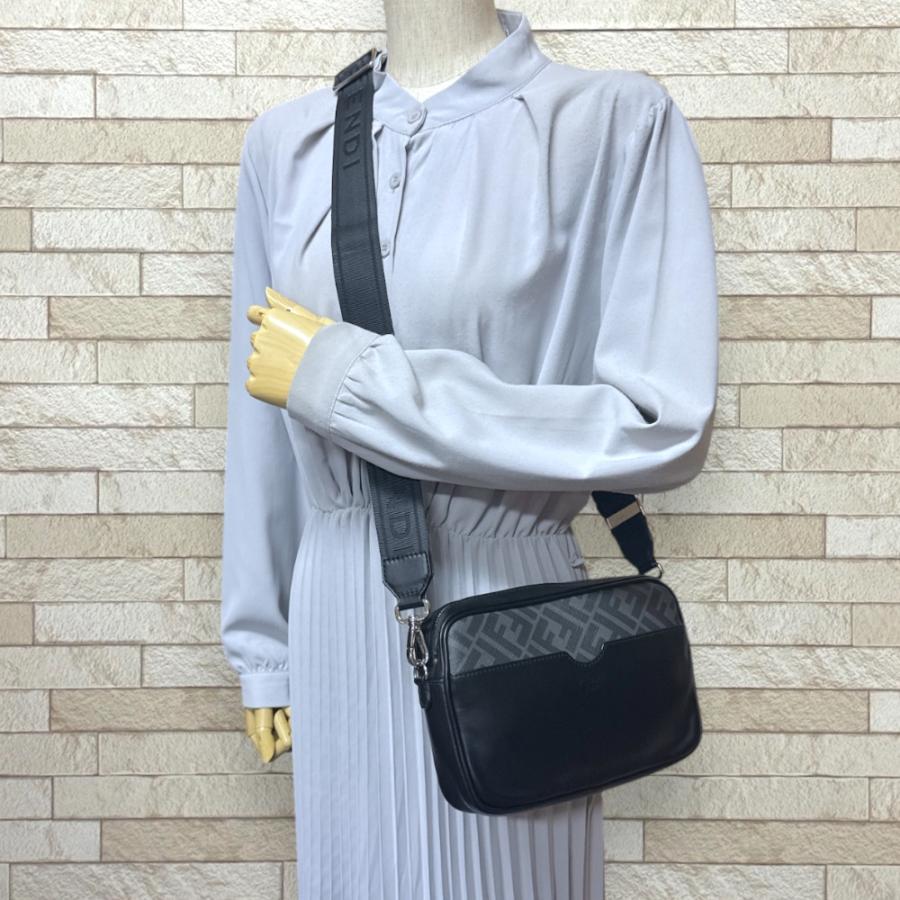 FENDI（フェンディ） カメラケース ミディアム ズッカ ショルダー