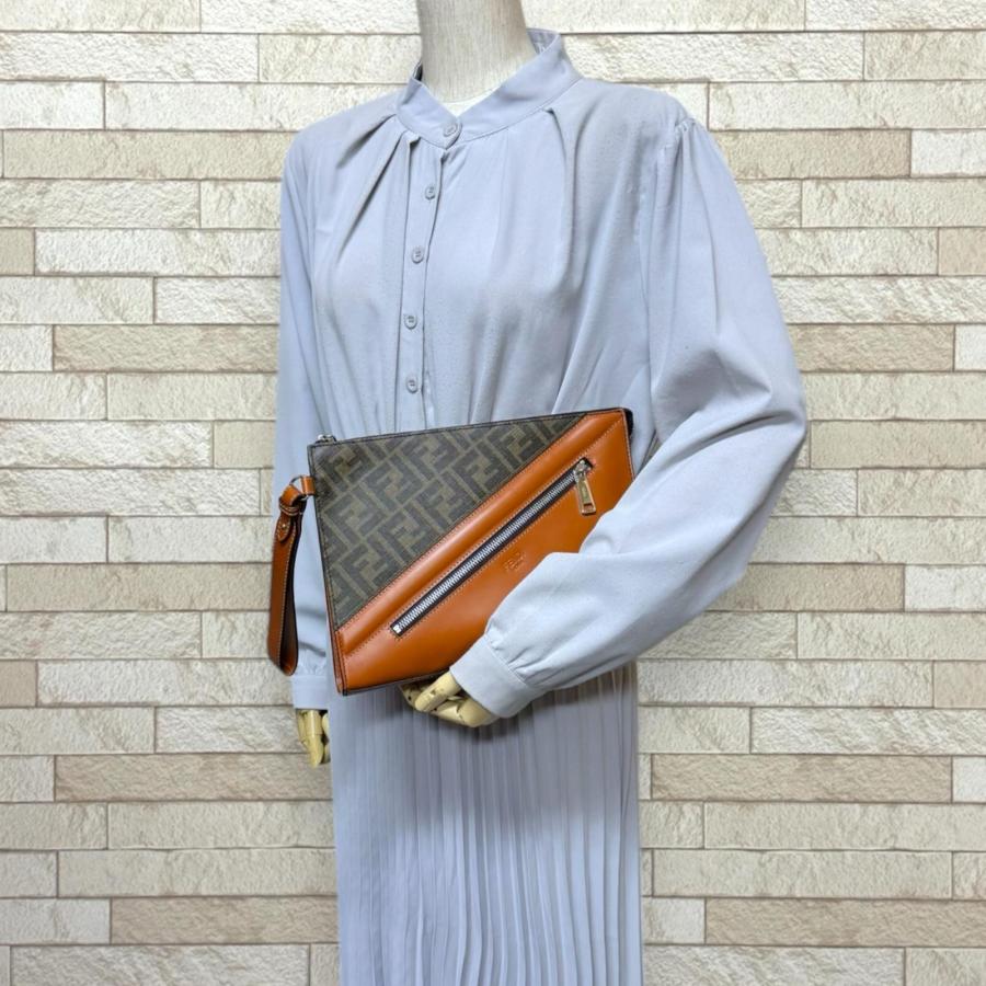 FENDI（フェンディ） ダイアゴナル フラット スリムクラッチ ズッカ