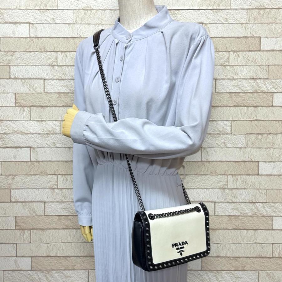 PRADA（プラダ） ショルダーバッグ レザー ホワイト レディース
