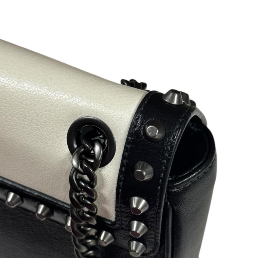 PRADA オールレザー セミ ショルダーバッグ ブラック ホワイト送料無料！ PRADA（プラダ） ショルダーバッグ レザー ホワイト レディース 中古