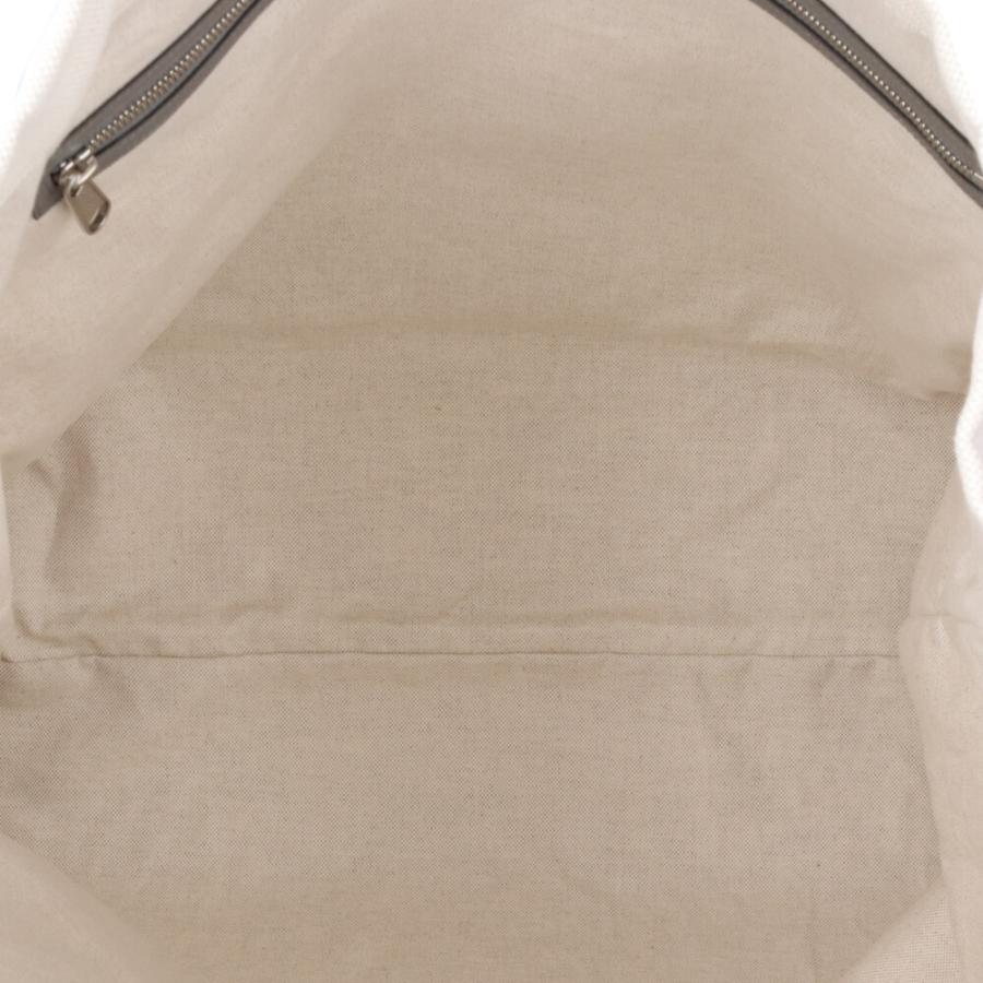 GUCCI（グッチ） エンボスロゴ トートバッグ GGキャンバス 779510