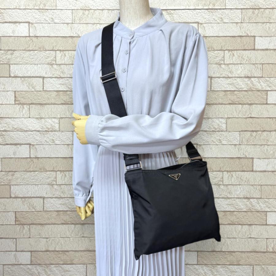 【美品】プラダPRADA ナイロン ショルダーバッグ ブラック PRADA（プラダ） ショルダーバッグ ナイロン ブラック レディース 中古