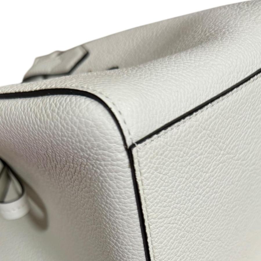 フェンディ オリガミ　ミニ ショルダーバッグ レザー 8BS083 ホワイト レディース FENDI  中古 R&Kリサイクルキング FENDI（フェンディ） オリガミ ミニ ショルダーバッグ レザー 8BS083