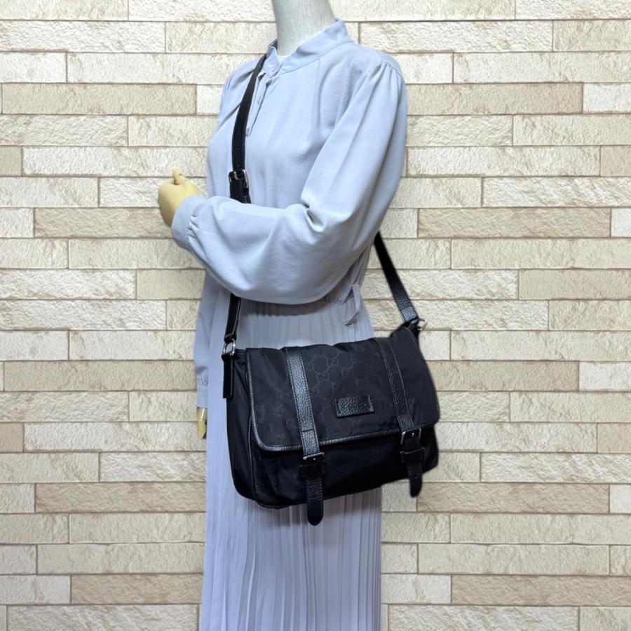 GUCCI（グッチ） GG柄メッセンジャーバッグ ショルダーバッグ ナイロン