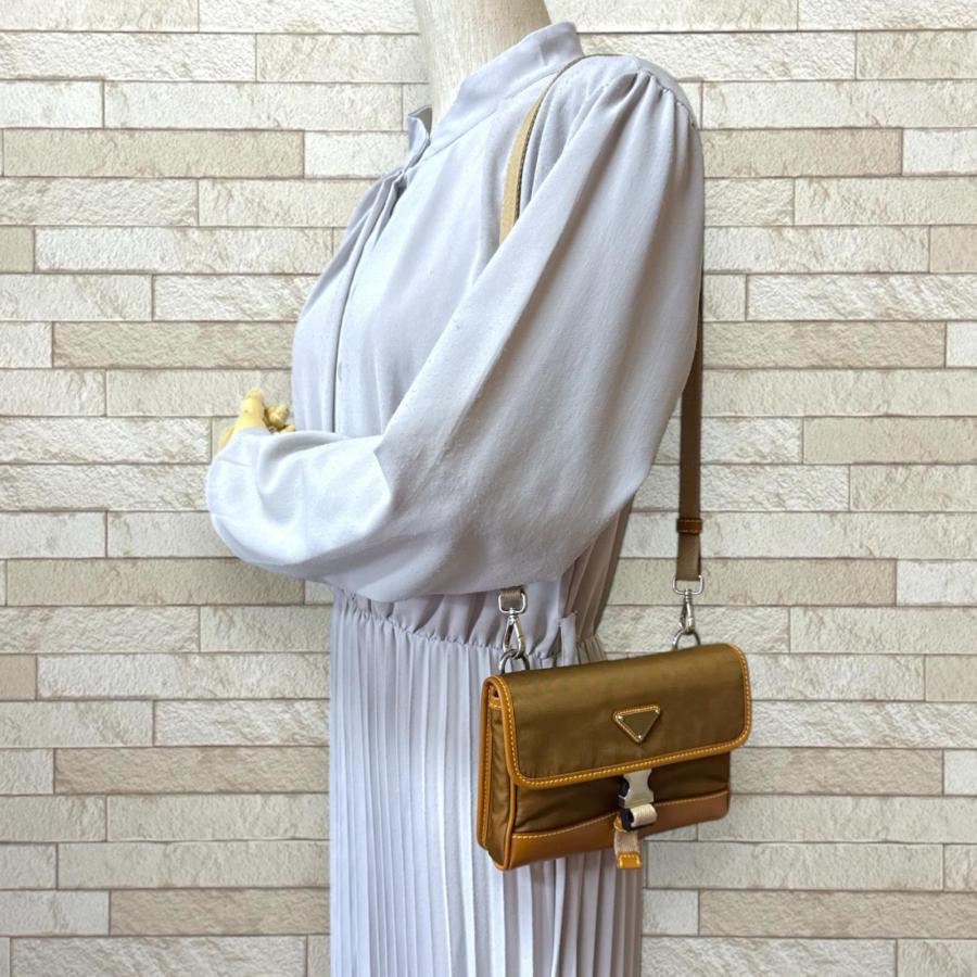 PRADA（プラダ） リナイロン スマートフォンケース ショルダーバッグ