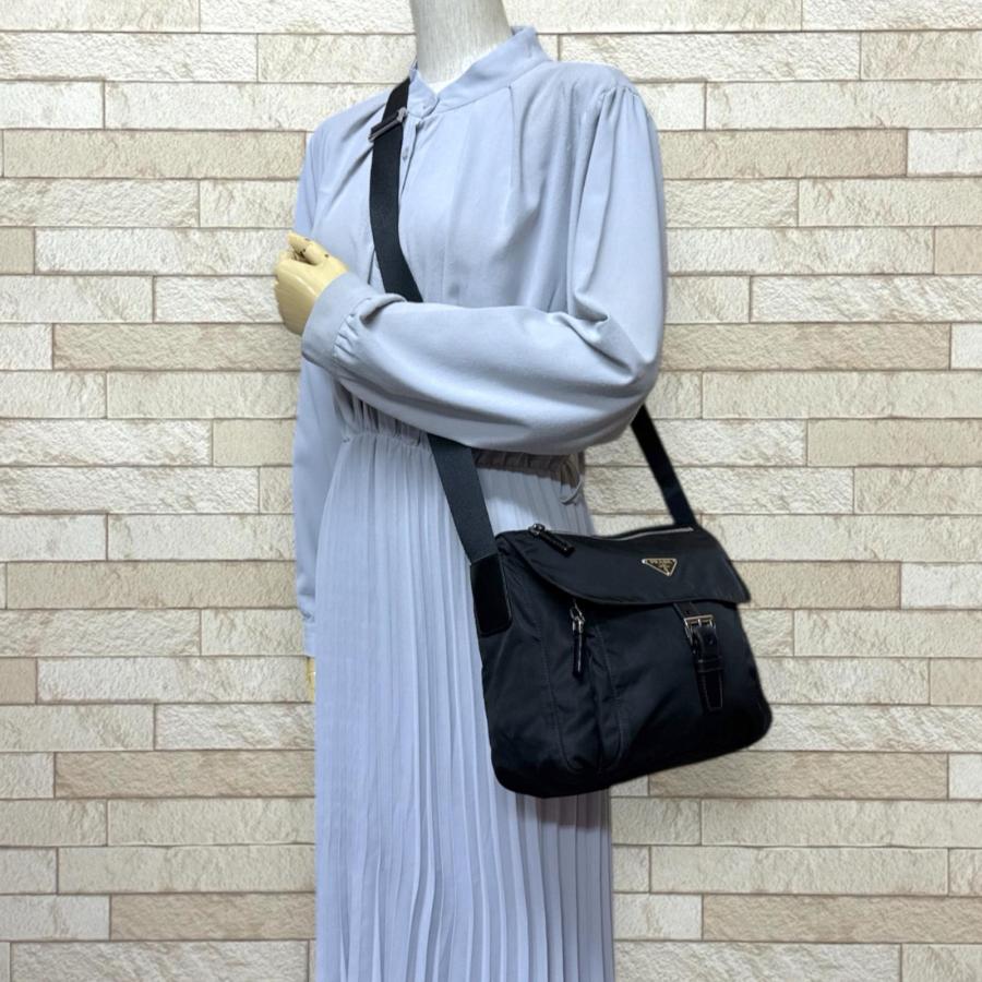 プラダ ショルダーバッグ ナイロン BT8894 ブラック ユニセックス PRADA  中古 R&Kリサイクルキング PRADA（プラダ） ショルダーバッグ ナイロン BT8894 ブラック ユニ
