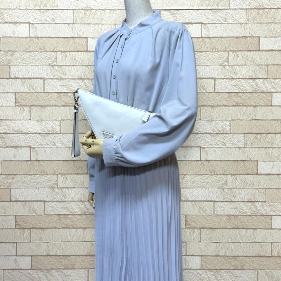 PRADA（プラダ） トライアングル クラッチバッグ レザー 1NE039