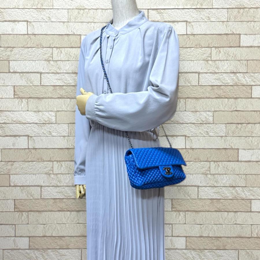 シャネル マイクロマトラッセ ショルダーバッグ レザー ブルー レディース CHANEL  中古 CHANEL（シャネル） マイクロマトラッセ ショルダーバッグ レザー
