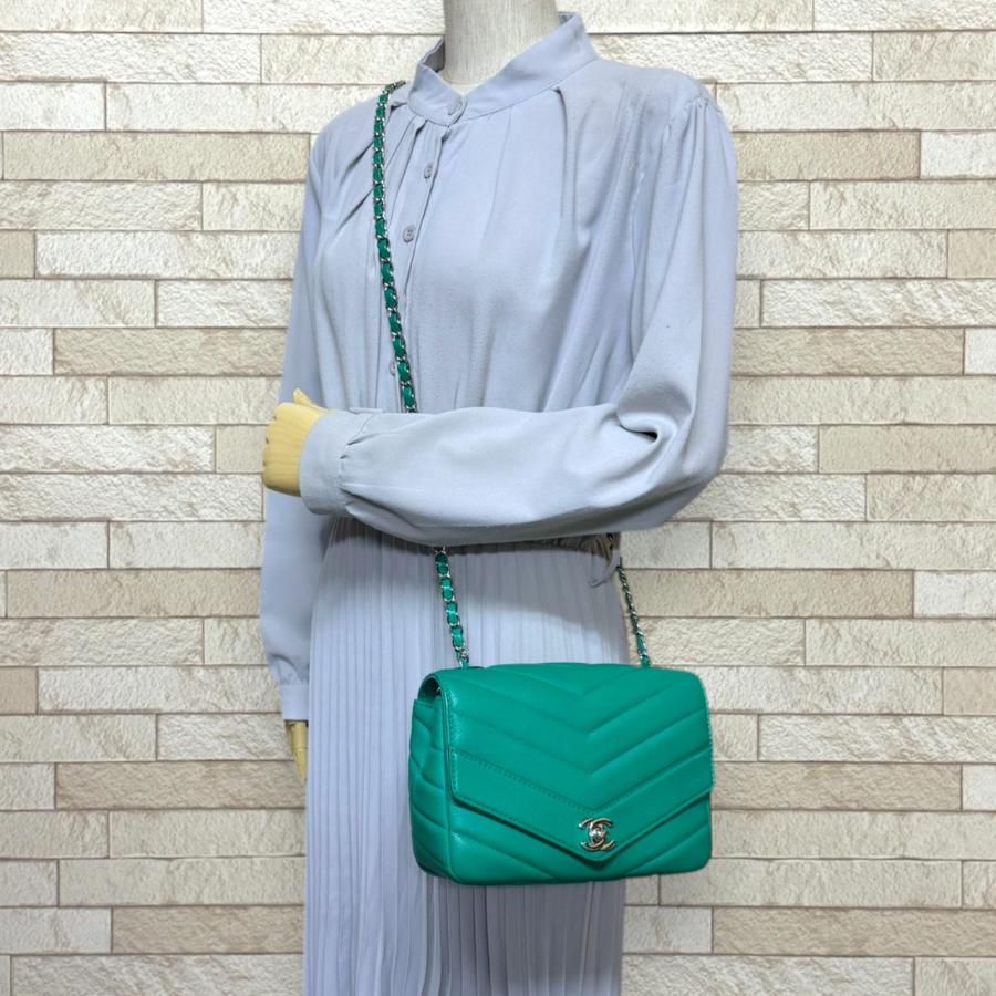 CHANEL（シャネル） Vステッチ ショルダーバッグ レザー グリーン