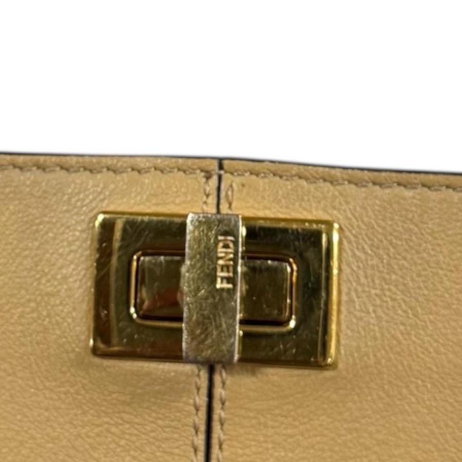 フェンディ ピーカフォン ショルダーバッグ レザー 8M0442 ベージュ ユニセックス FENDI  中古 FENDI（フェンディ） ピーカフォン ショルダーバッグ レザー 8M0442