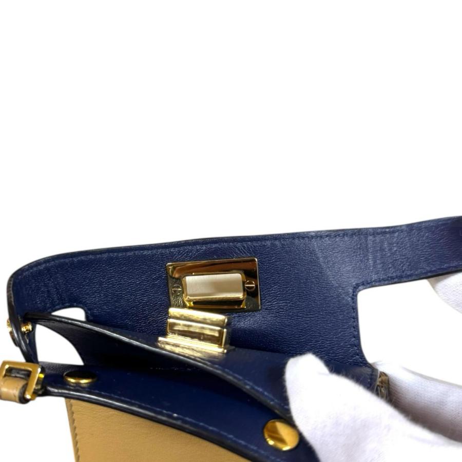 FENDI（フェンディ） ピーカフォン ショルダーバッグ レザー 8M0442