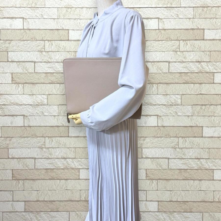 美品　FENDI フェンディ　クラッチバッグ　THINK　FENDI　カーフ FENDI（フェンディ） クラッチバッグ カーフ 7N0167 ベージュ ユニ