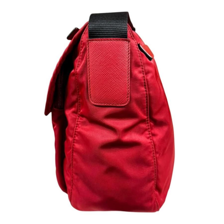PRADA（プラダ） ショルダーバッグ ナイロン レッド ユニセックス 中古
