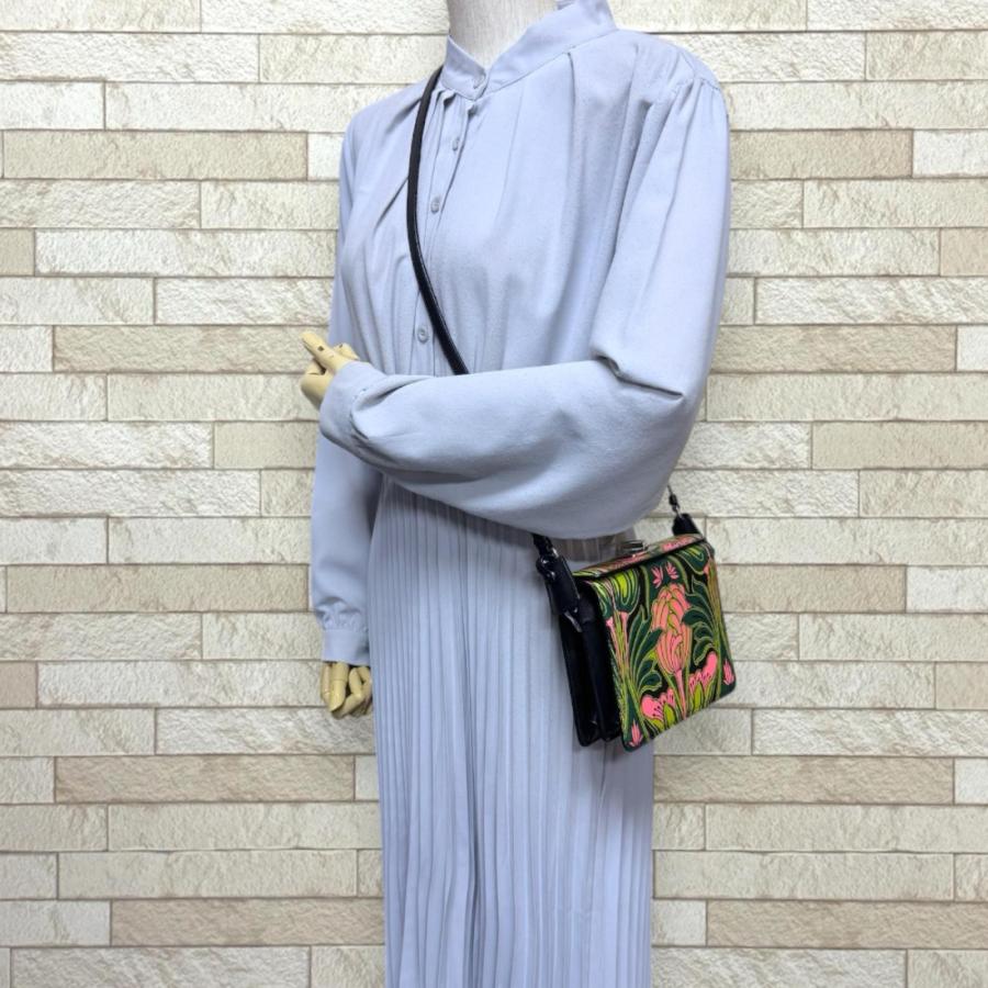 PRADA（プラダ） ショルダーバッグ レザー グリーン レディース 中古 