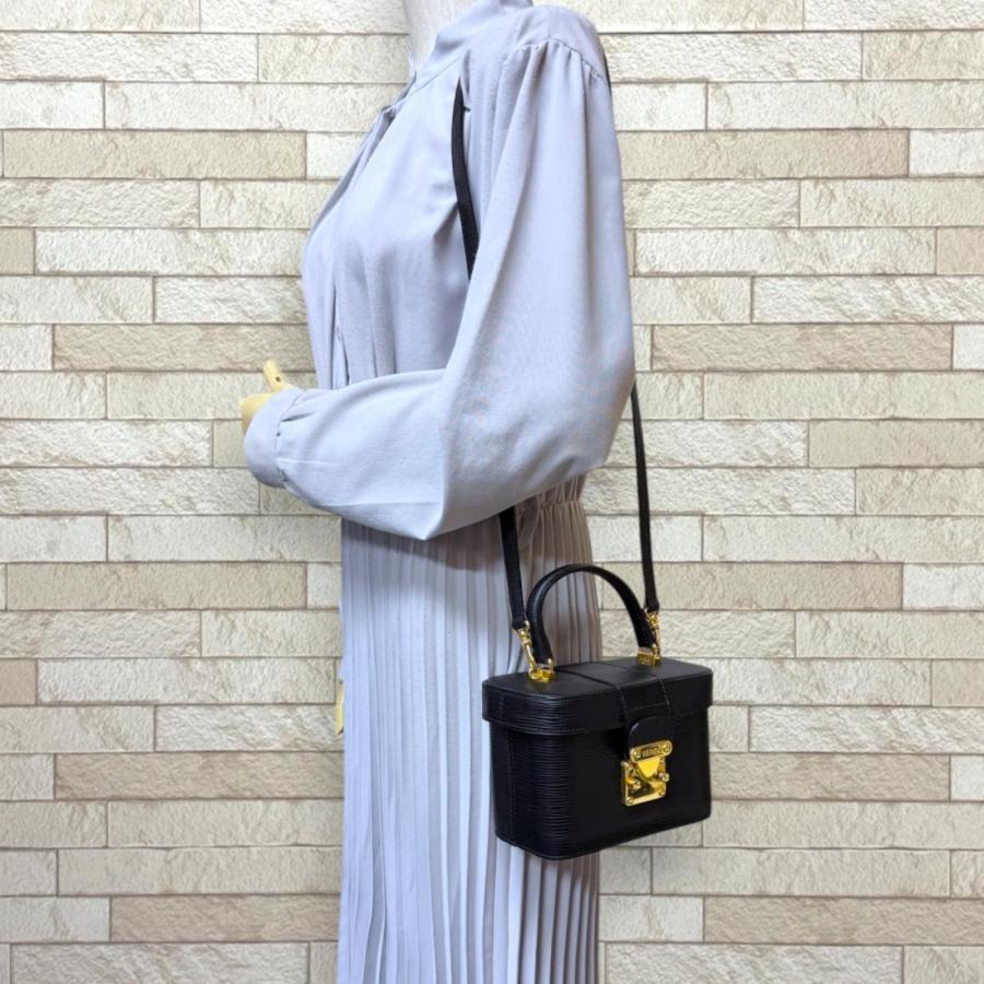 FENDI（フェンディ） エピ バニティ ショルダーバッグ レザー 